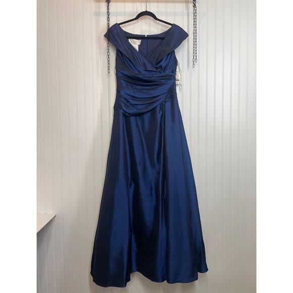 David's Bridal Dresses & Skirts - NWT DAVID’S BRIDAL Womens Blue Sleeveless Mock 2 Pc Taffeta Full Length Gown 10